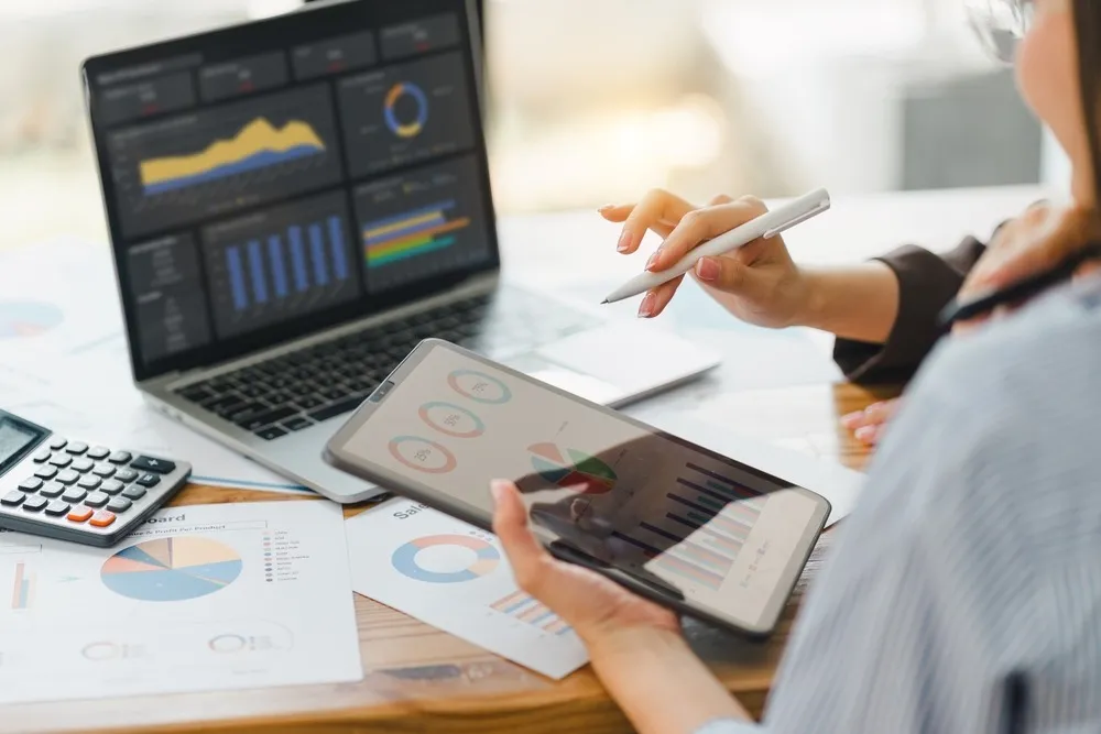 Illustration for Performance Marketing analytics and reporting with KPI and ROI tracking